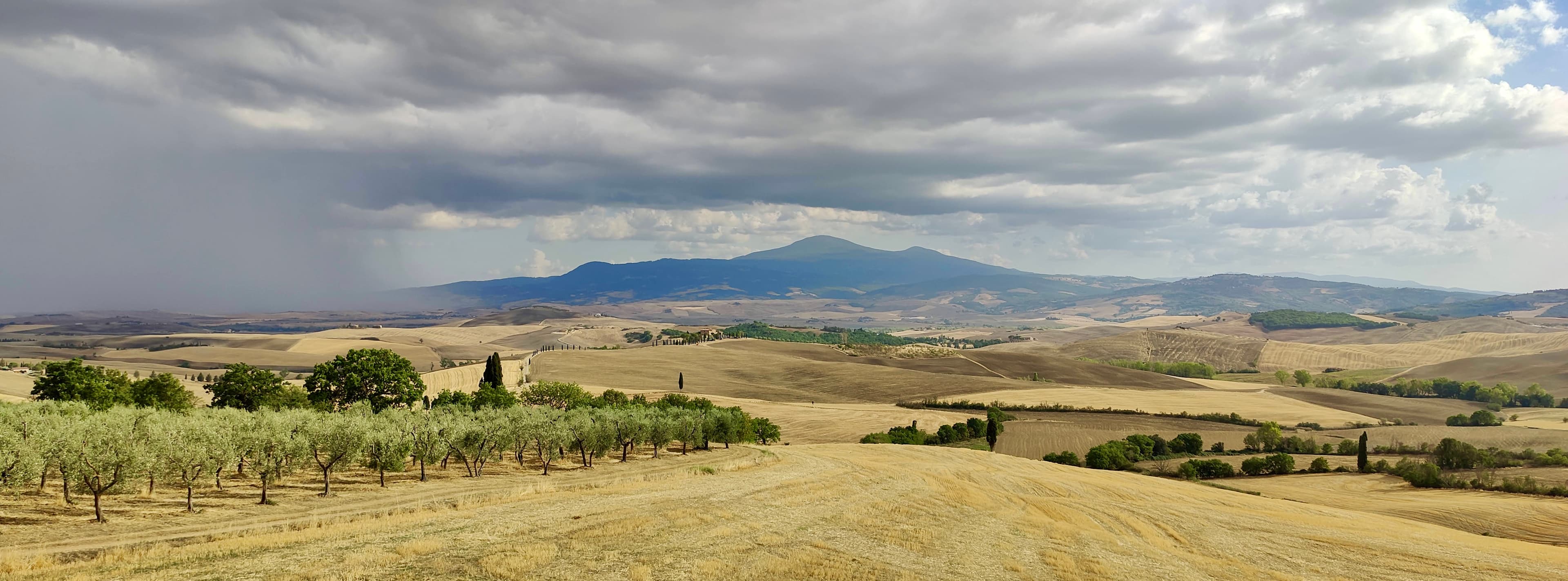 Val d'Orcia panorama con il campo di Terrapille